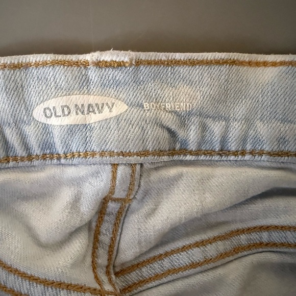 Women’s Old Navy Boyfriend Distressed Light Blue Denim Shorts Size 2 - Picture 3 of 4